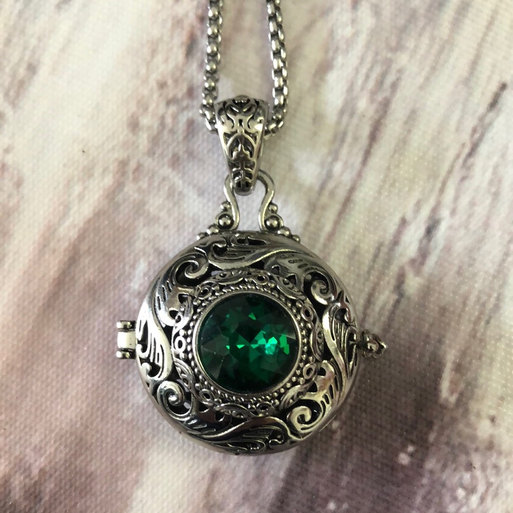 2for$20🟠Silver Tone Locket Necklace with Emerald Green Gem